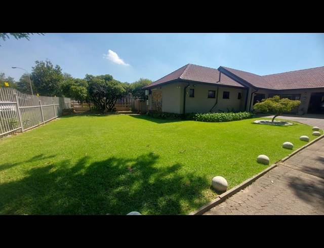 4 BEDROOM HOUSE FOR SALE IN PARKRAND